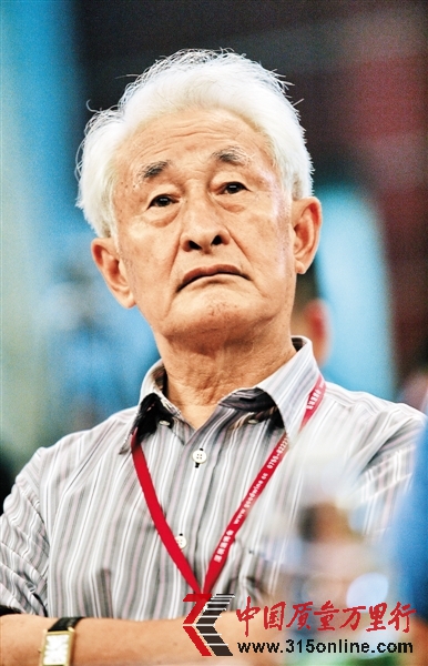 貴州茅臺集團(tuán)名譽(yù)董事長季克良。 貴州茅臺集團(tuán)名譽(yù)董事長季克良。