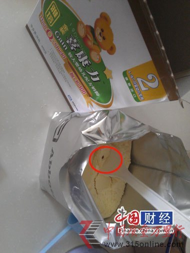 雅培喜康力二段奶粉中一個(gè)類(lèi)似于米粒大小的棕色的異物 雅培喜康力二段奶粉中一個(gè)類(lèi)似于米粒大小的棕色的異物
